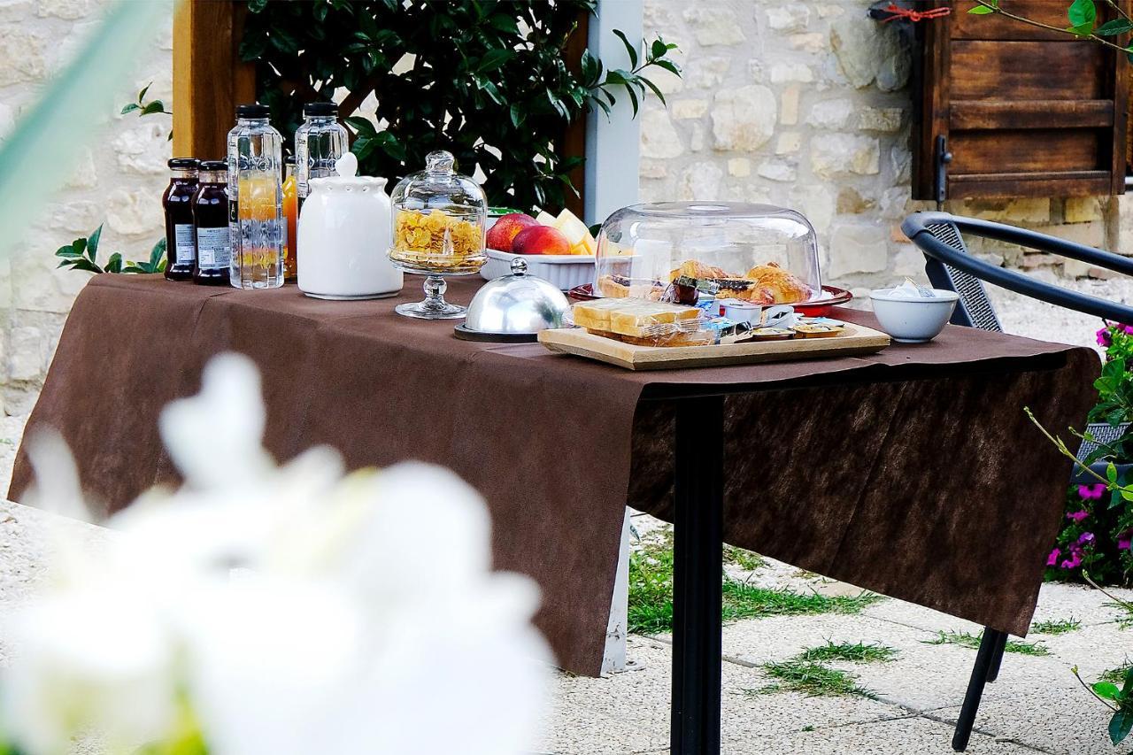 Casale Le Orme Bed & Breakfast Todi Bagian luar foto